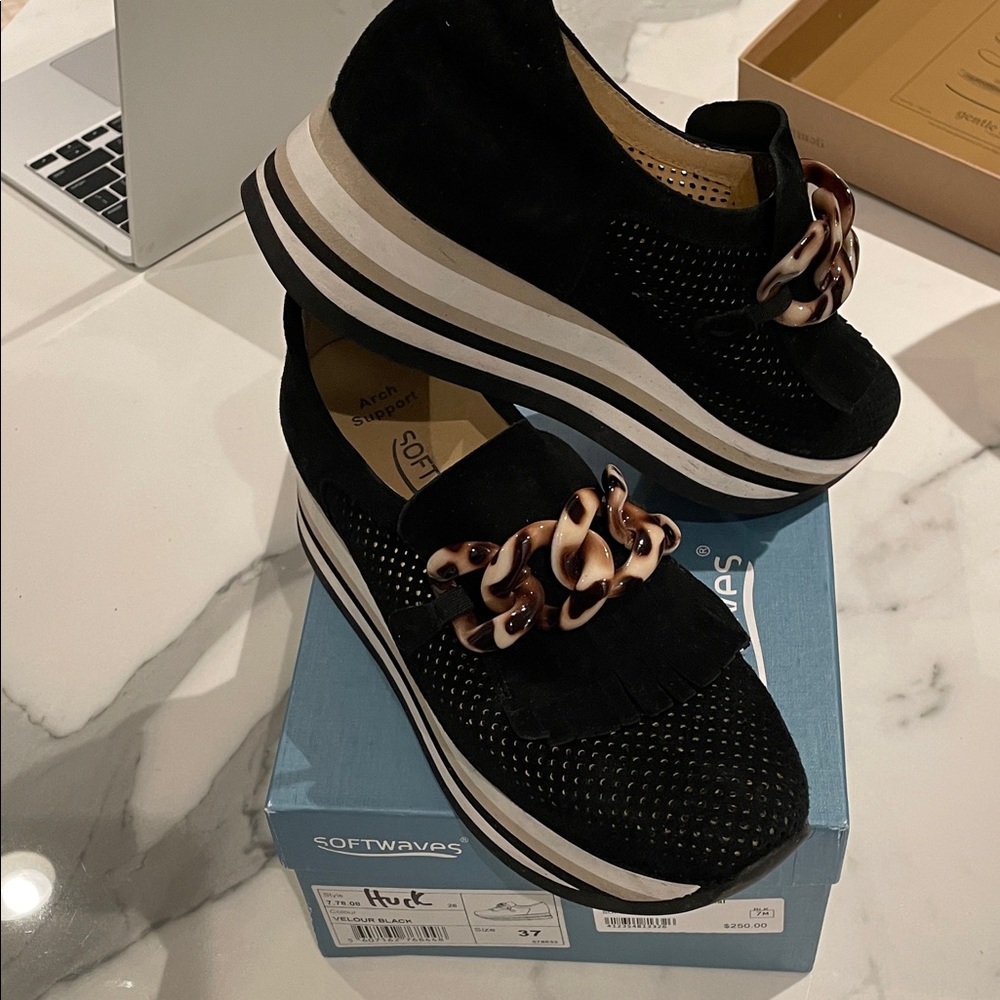 Softwares Black Platform Loafers. Style Huck. Size 7.